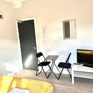  Guest house Suites By Gh Stays
